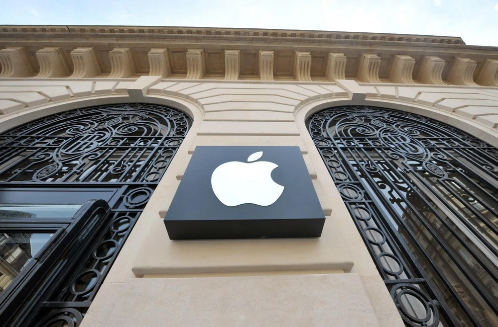 Một cửa hàng của Apple tại Paris, Pháp. (Ảnh: AFP/ TTXVN)