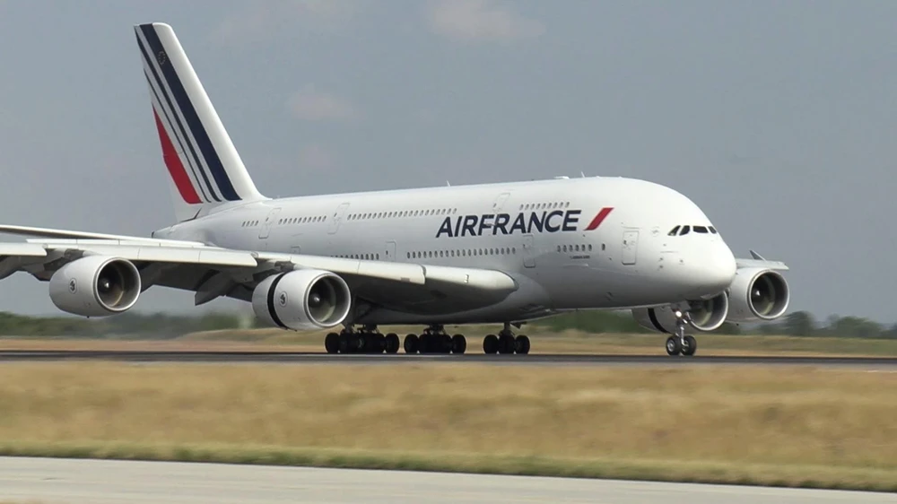 Máy bay của Air France tại sân bay Paris-Charles-de-Gaulle, Pháp, ngày 26/6/2020. (Ảnh: AFP/TTXVN)