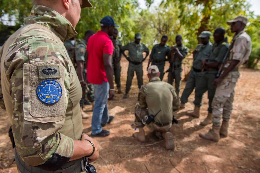 Binh sỹ EU tham gia huấn luyện cho quân đội và cảnh sát Mali. (Nguồn: eutmmali.eu)
