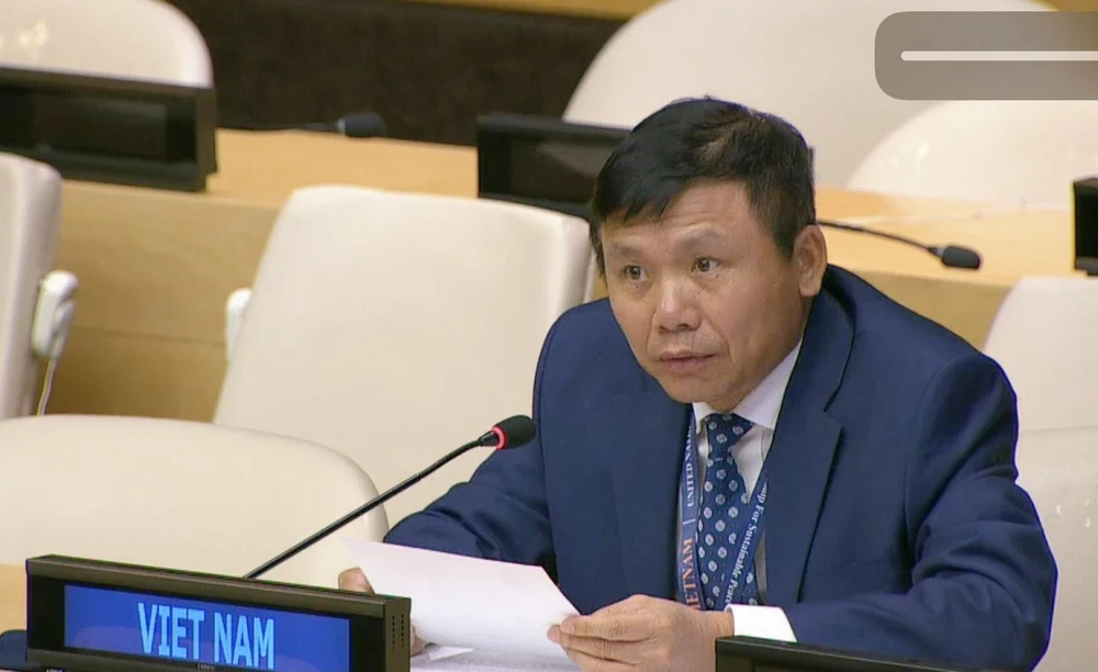 Đại sứ Đặng Đình Quý, Trưởng phái đoàn đại diện thường trực Việt Nam tại Liên hợp quốc phát biểu tại cuộc họp của Hội đồng Bảo an. (Ảnh: Hữu Thanh/TTXVN)