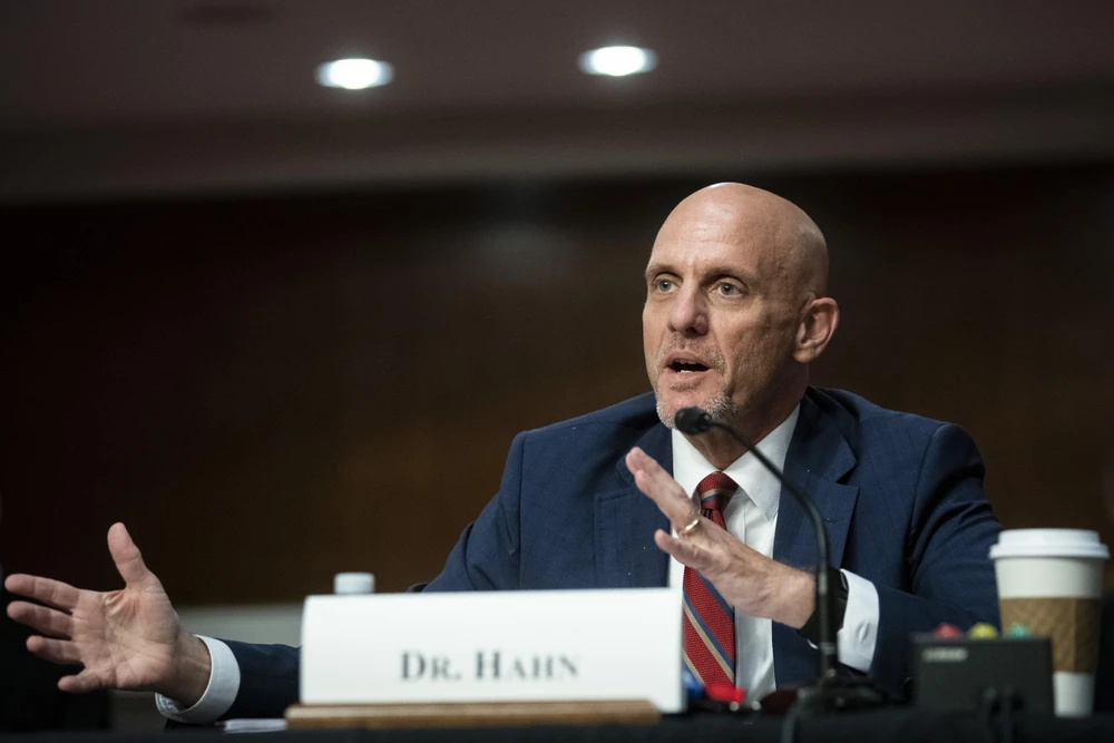 Giám đốc FDA Stephen Hahn phát biểu tại phiên điều trần ở Washington, DC ngày 30/6/2020. (Ảnh: AFP/TTXVN)
