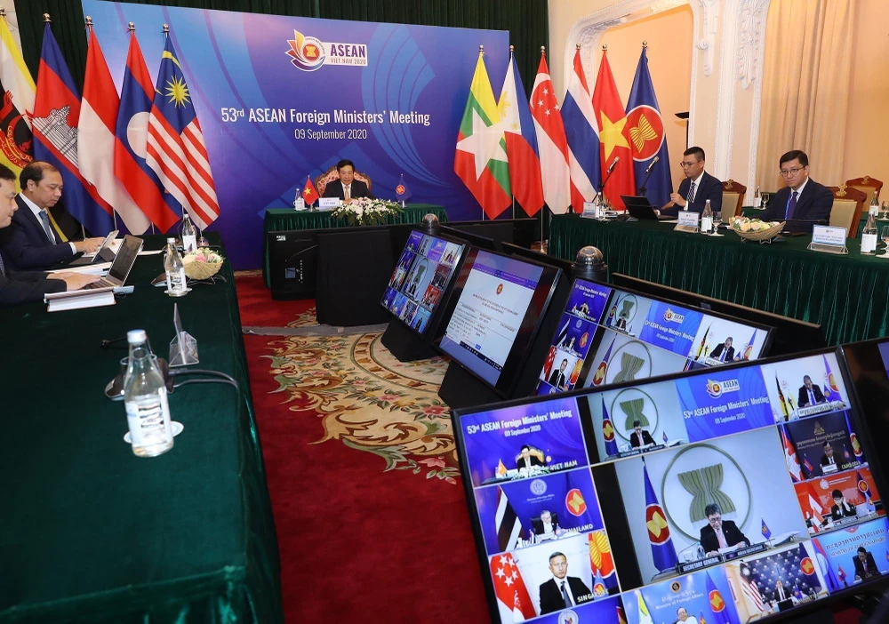 Hội nghị Bộ trưởng Ngoại giao ASEAN lần thứ 53 tổ chức theo hình thức trực tuyến. (Ảnh: Lâm Khánh/TTXVN)