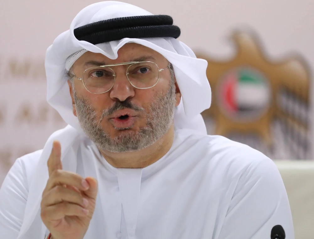 Ngoại trưởng UAE Anwar Gargash phát biểu tại một cuộc họp báo ở Dubai. (Ảnh: AFP/TTXVN)