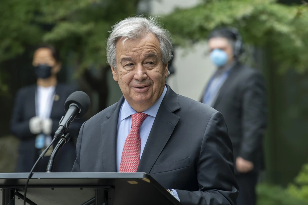 Tổng Thư ký Liên hợp quốc Antonio Guterres phát biểu tại buổi lễ. (Ảnh: Hữu Thanh/TTXVN)