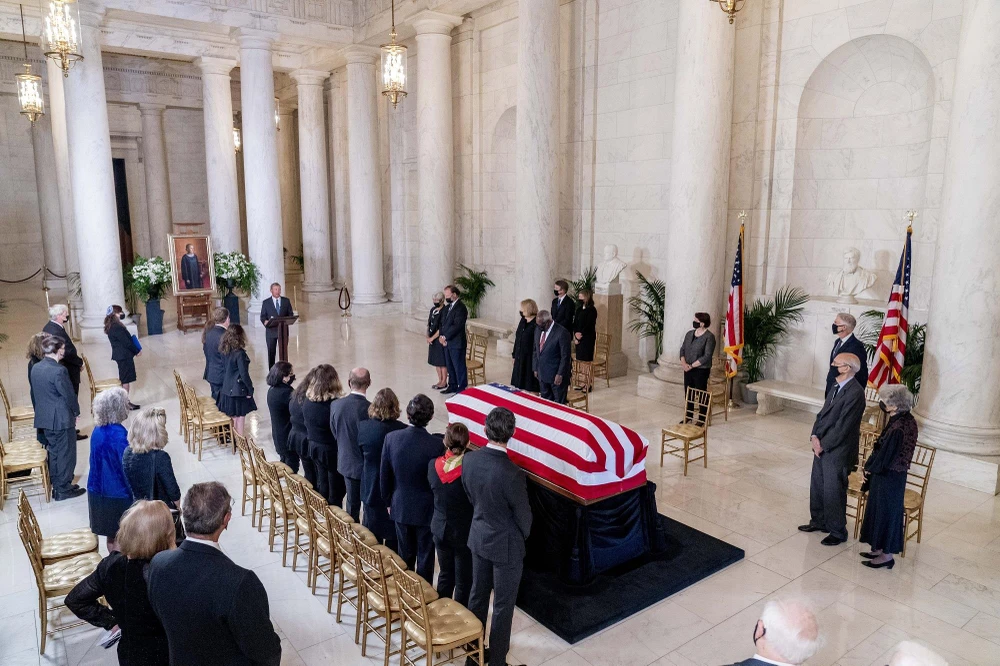 Tang lễ nữ thẩm phán Tòa án Tối cao Ruth Bader Ginsburg được cử hành tại trụ sở Tòa án Tối cao ở Washington DC., ngày 23/9/2020. (Ảnh: AFP/TTXVN)