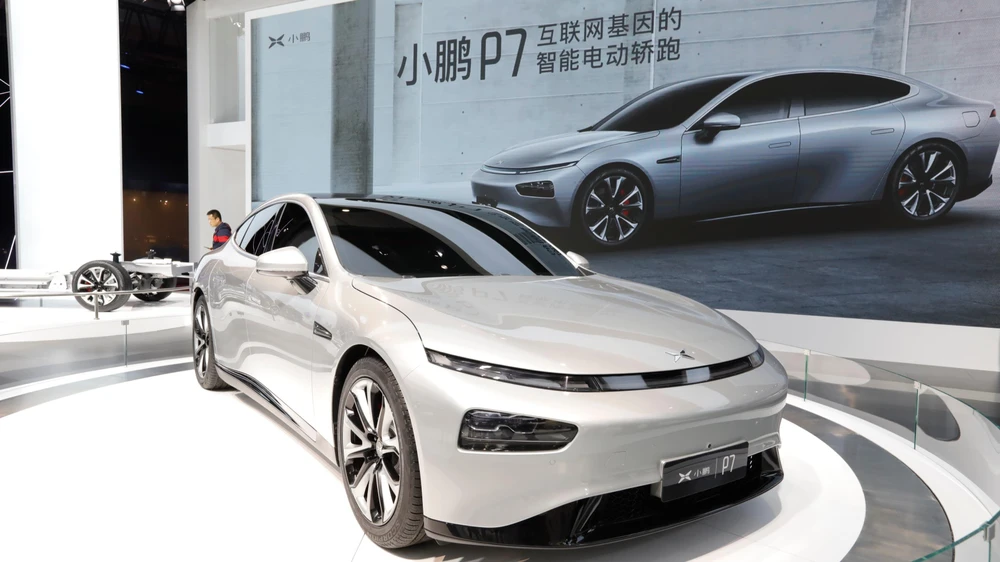 Mẫu xe điện Xpeng P7 được giới thiệu tại Triển lãm Công nghiệp Xe hơi quốc tế Thượng Hải. (Nguồn: AP)