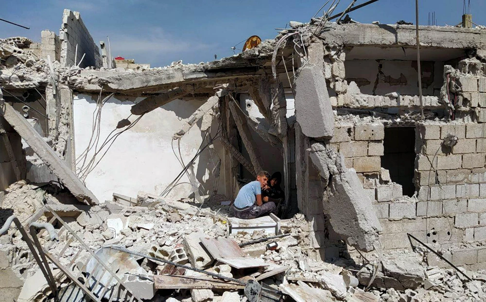 Một ngôi nhà bị phá hủy ở ngoại ô Damascus do các cuộc không kích của Israel. (Ảnh: SANA)