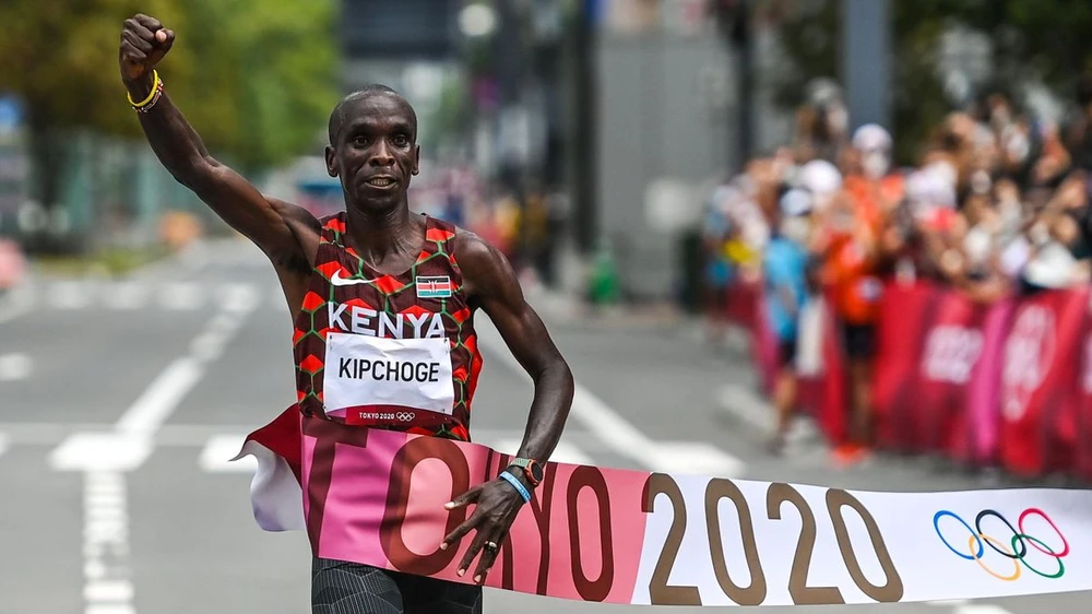 Vận động viên Eliud Kipchoge 2 năm liên tiếp giành Huy chương Vàng marathon tại Olympic. (Ảnh: Getty Images)