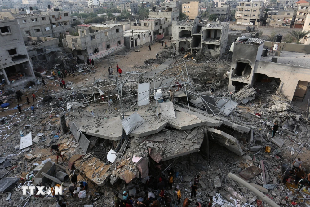 Những tòa nhà bị phá hủy sau cuộc oanh kích của Israel xuống thành phố Rafah, Dải Gaza ngày 11/11/2023. (Ảnh: THX/TTXVN)