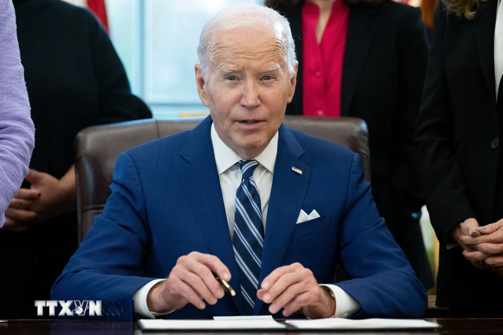 Tổng thống Mỹ Joe Biden ký phê chuẩn dự luật ngân sách tạm thời