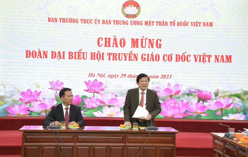 Phó Chủ tịch Ủy ban Trung ương Mặt trận Tổ quốc Việt Nam Nguyễn Hữu DũngNguyễn Hữu Dũng phát biểu tại buổi tiếp. (Nguồn: Báo Đại đoàn kết)