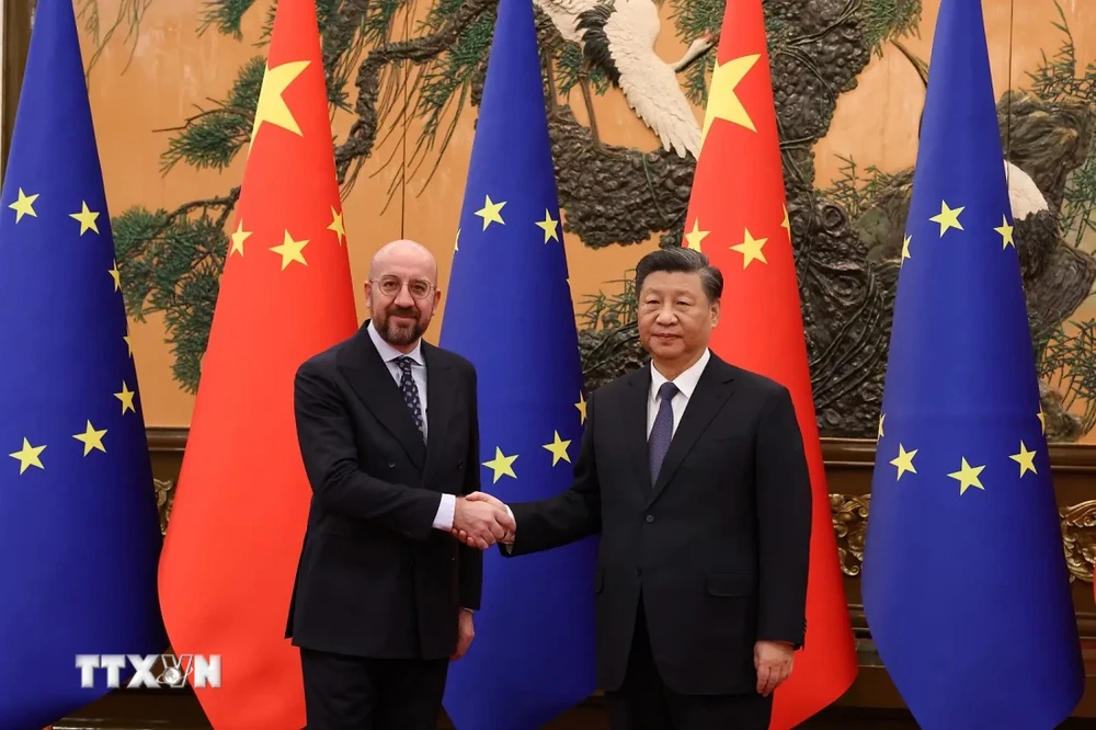 Chủ tịch Trung Quốc Tập Cận Bình và Chủ tịch Hội đồng châu Âu Charles Michel. (Ảnh: Reuters)