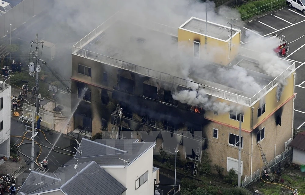 Hiện trường vụ cháy tại xưởng phim Kyoto Animation. (Ảnh: Kyodo/TTXVN)
