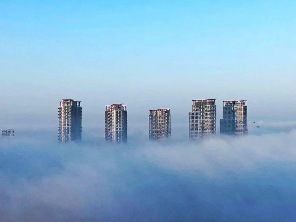 Sương mù dày đặc tại khu đô thị Ecopark, Hưng Yên sáng 7/12. (Nguồn: Facebook Beatvn)
