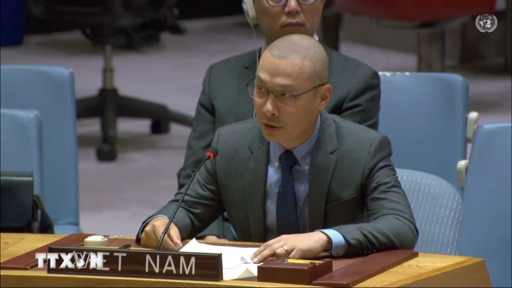 Tham tán Công sứ Nguyễn Hoàng Nguyên, Phó Trưởng Phái đoàn thường trực Việt Nam tại Liên hợp quốc, phát biểu tại phiên thảo luận. (Ảnh: TTXVN phát)