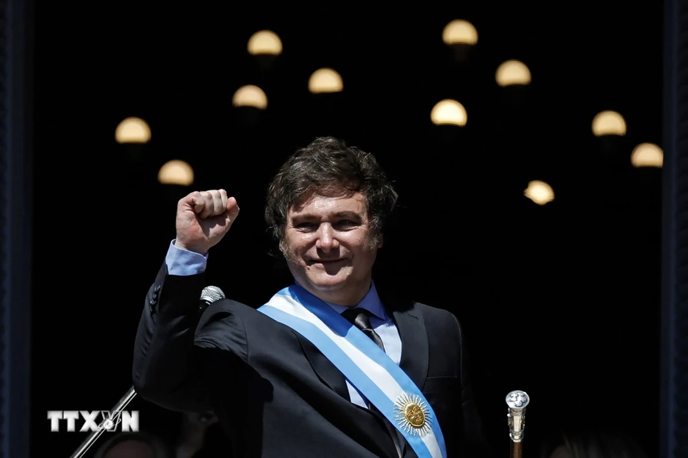 Tân Tổng thống Argentina Javier Milei tuyên thệ nhậm chức tại Buenos Aires ngày 10/12/2023. (Ảnh: AFP/TTXVN)