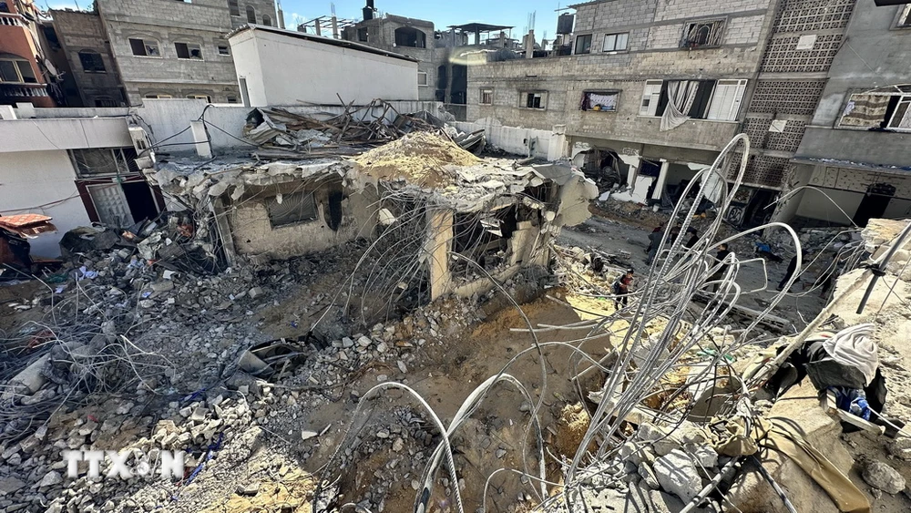 Cảnh đổ nát tại bệnh viện Kamal Adwan ở Beit Lahia, Gaza, sau vụ tấn công của Israel, ngày 16/12/2023. (Ảnh: Anadolu Agency/TTXVN)