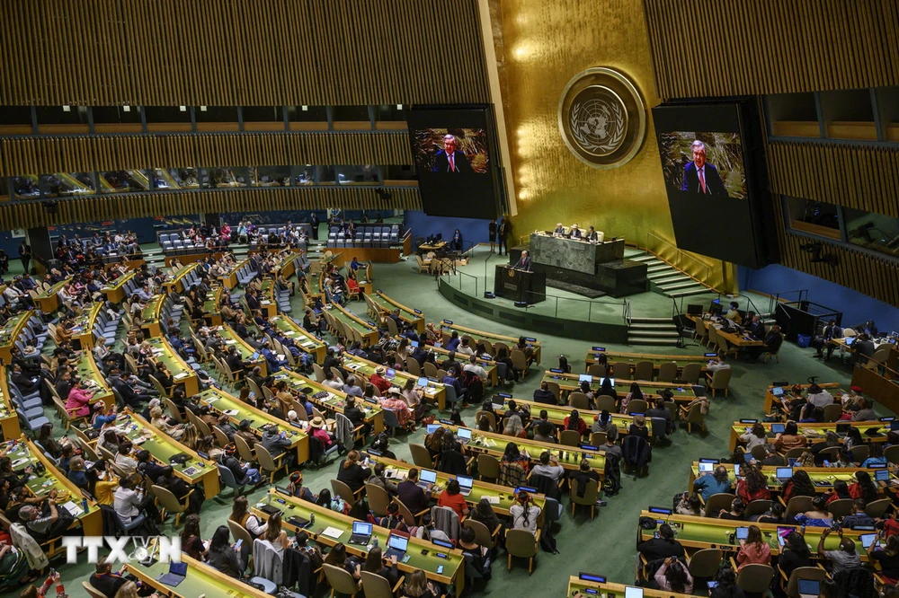 Toàn cảnh một phiên họp của Đại hội đồng Liên hợp quốc ở New York, Mỹ ngày 17/4/2023. (Ảnh: AFP/TTXVN)