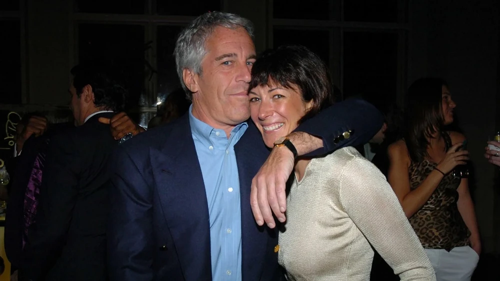 Jeffrey Epstein và Ghislaine Maxwell tại một sự kiện tại New York năm 2005. (Ảnh: Getty Images)