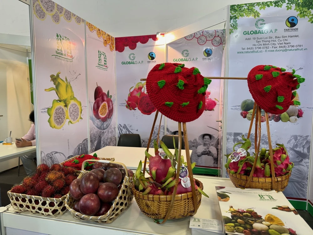Hoa quả Việt Nam được giới thiệu tại Fruit Logistica 2024. (Ảnh: Thu Hằng/TTXVN)