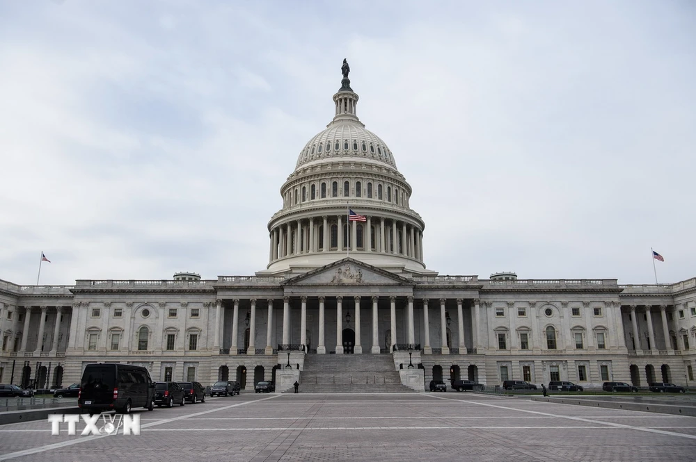 Quang cảnh bên ngoài tòa nhà Quốc hội Mỹ ở Washington DC. (Ảnh: AFP/TTXVN)