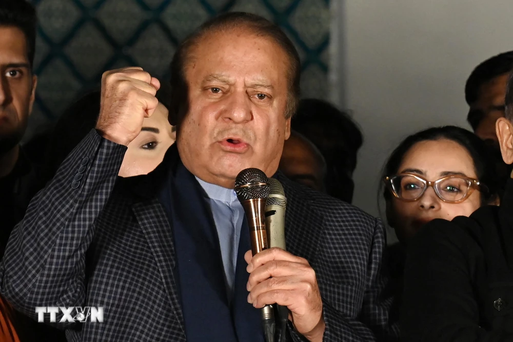 Cựu Thủ tướng Pakistan Nawaz Sharif phát biểu trước những người ủng hộ tại Lahore ngày 9/2/2024. (Ảnh: AFP/TTXVN)