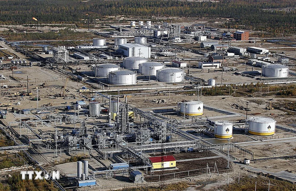 Nhà máy lọc dầu Rosneft ở thị trấn Gubkinsky, Tây Siberia (Liên bang Nga). (Ảnh: AFP/TTXVN)