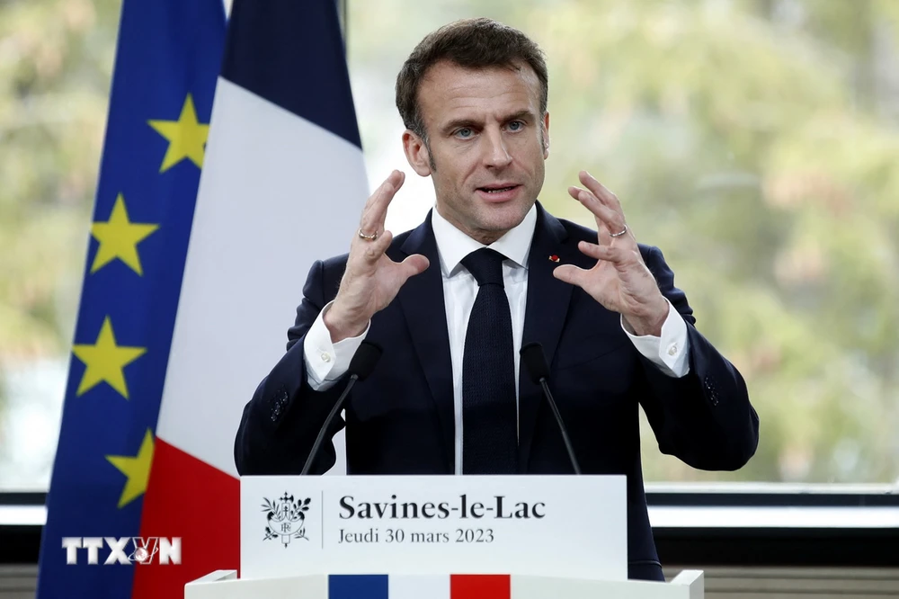 Tổng thống Pháp Emmanuel Macron phát biểu tại một sự kiện ở Savines-Le-Lac, Pháp, ngày 30/3/2023. (Ảnh: AFP/TTXVN)