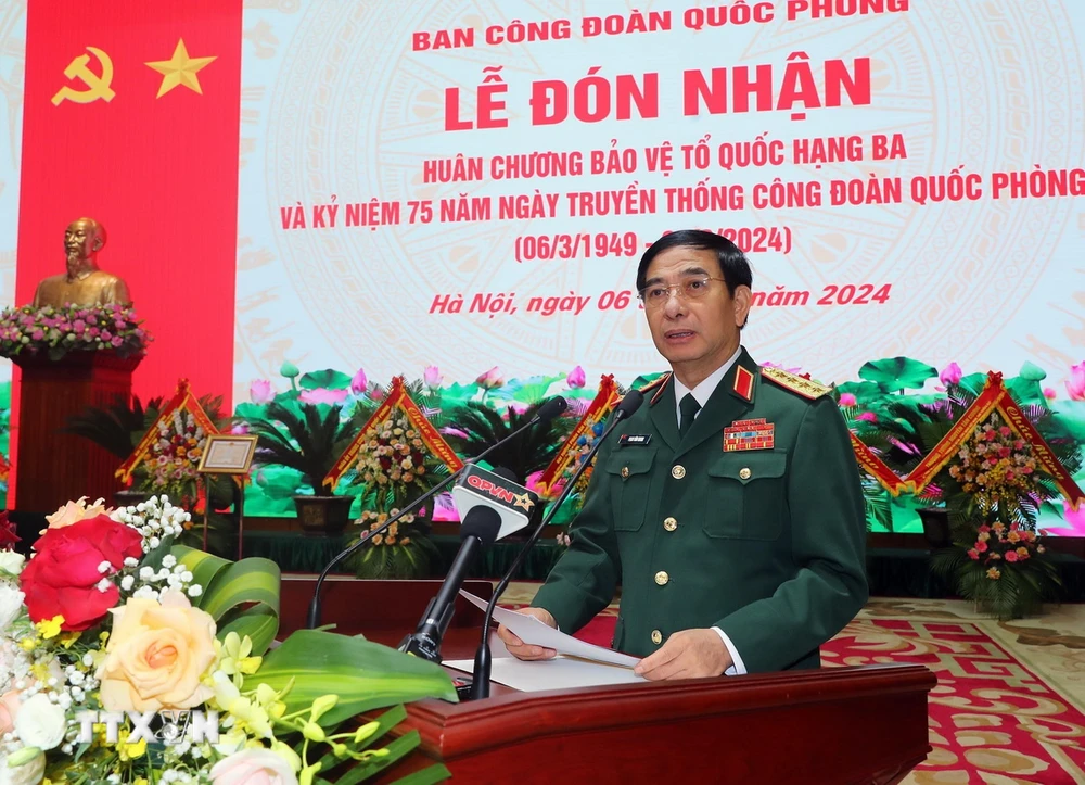 Đại tướng Phan Văn Giang, Ủy viên Bộ Chính trị, Bộ trưởng Bộ Quốc phòng phát biểu tại lễ kỷ niệm. (Ảnh: Trọng Đức/TTXVN)