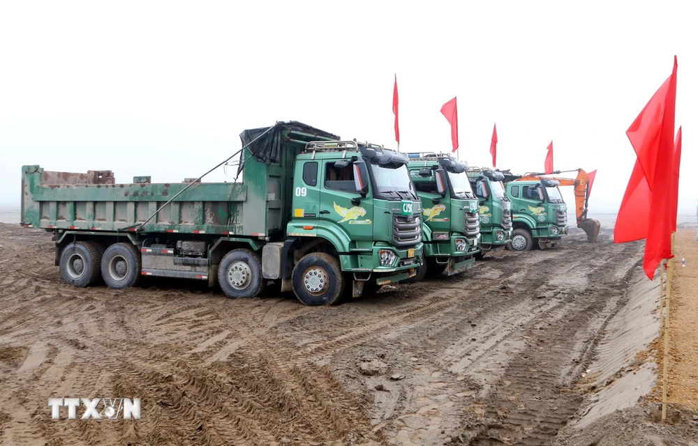 Những thay đổi trong Luật Đất đai (sửa đổi) sẽ khuyến khích doanh nghiệp nước ngoài mua đất, đầu tư xây dựng nhà máy tại Việt Nam. (Ảnh: TTXVN)