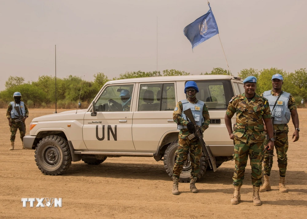 Binh sỹ thuộc Phái bộ gìn giữ hòa bình của Liên hợp quốc tại Nam Sudan (UNMISS) tuần tra tại Leer, Nam Sudan. (Anh: AFP/TTXVN)