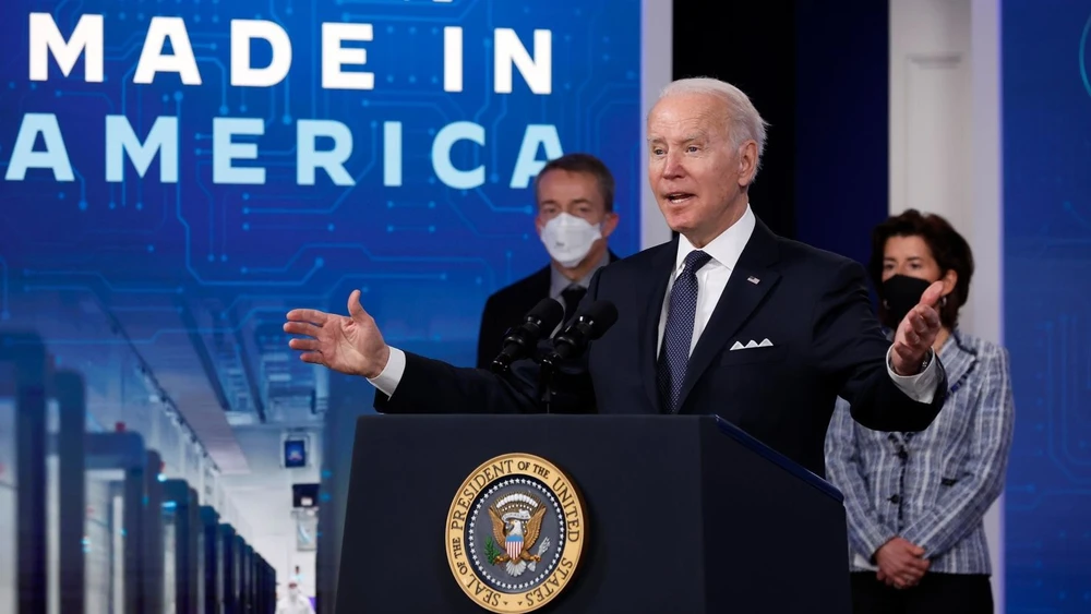 Tổng thống Mỹ Joe Biden công bố kế hoạch của Intel đầu tư 20 tỷ USD để xây dựng nhà máy sản xuất chip lớn nhất thế giới ở bang Ohio ngày 21/1/2022. (Ảnh: Getty Images)