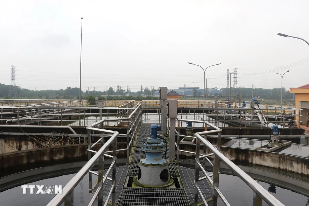 Bể chứa và các thiết bị Dự án Hệ thống xử lý nước thải Khu công nghiệp Quán Ngang đã cơ bản hoàn thành nhưng chưa thể vận hành. (Ảnh: Nguyên Lý/TTXVN)