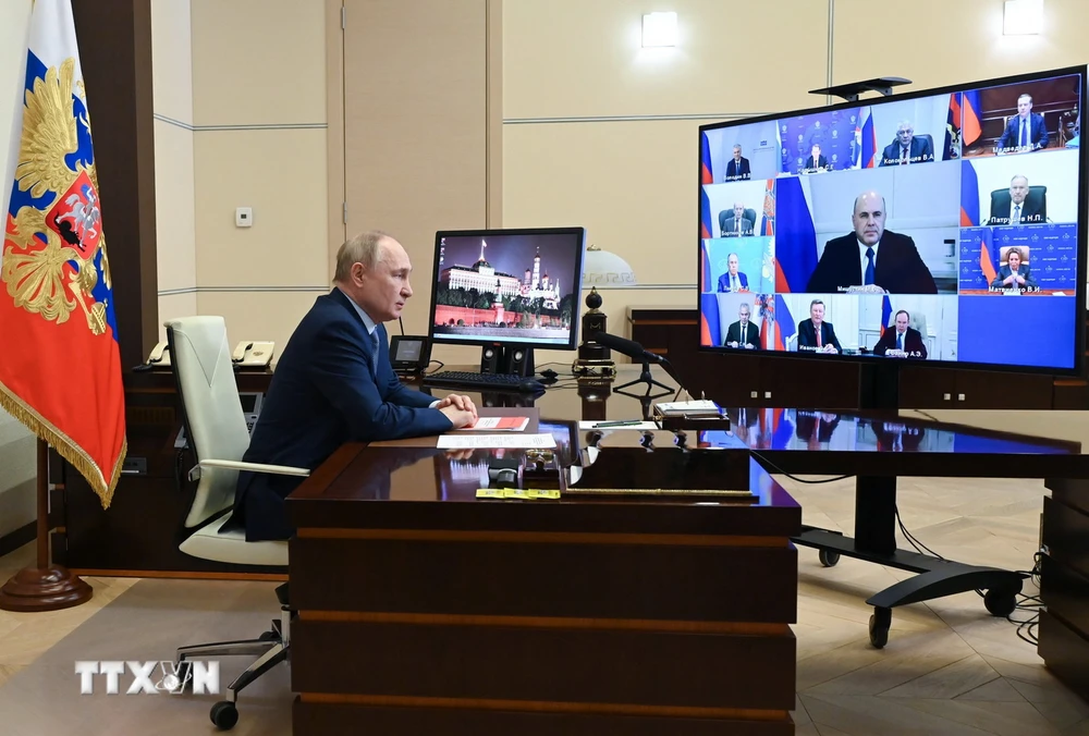 Tổng thống Nga Vladimir Putin chủ trì cuộc họp Hội đồng An ninh theo hình thức trực tuyến sau vụ tấn công tại Moskva ngày 22/3/2024. (Ảnh: AFP/TTXVN)
