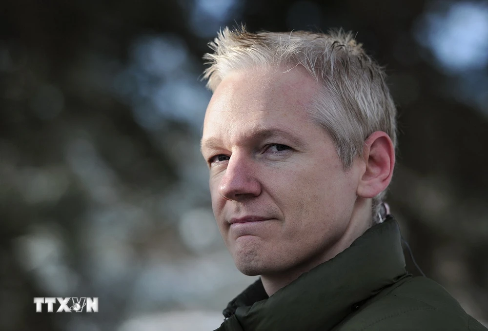 Nhà sáng lập trang mạng WikiLeaks, ông Julian Assange, trong cuộc họp báo tại Norfolk, miền Đông Anh ngày 17/12/2010. (Ảnh: AFP/TTXVN)