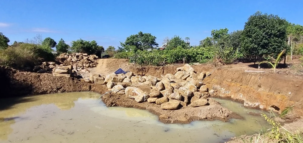 UBND tỉnh Hà Giang yêu cầu chấm dứt hoạt động khai thác khoáng sản tại mỏ vàng thôn Toòng. (Ảnh minh họa: TTXVN)