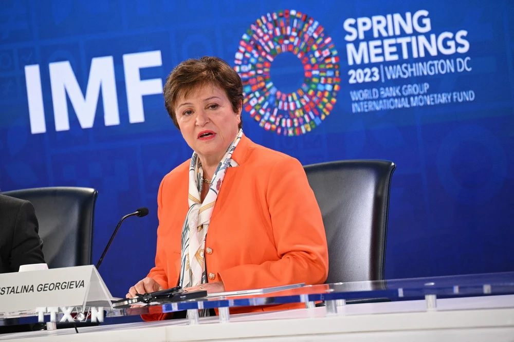 Tổng Giám đốc IMF Kristalina Georgieva phát biểu trong cuộc họp báo ở Washington, DC ngày 13/4/2023. (Ảnh: AFP/TTXVN)