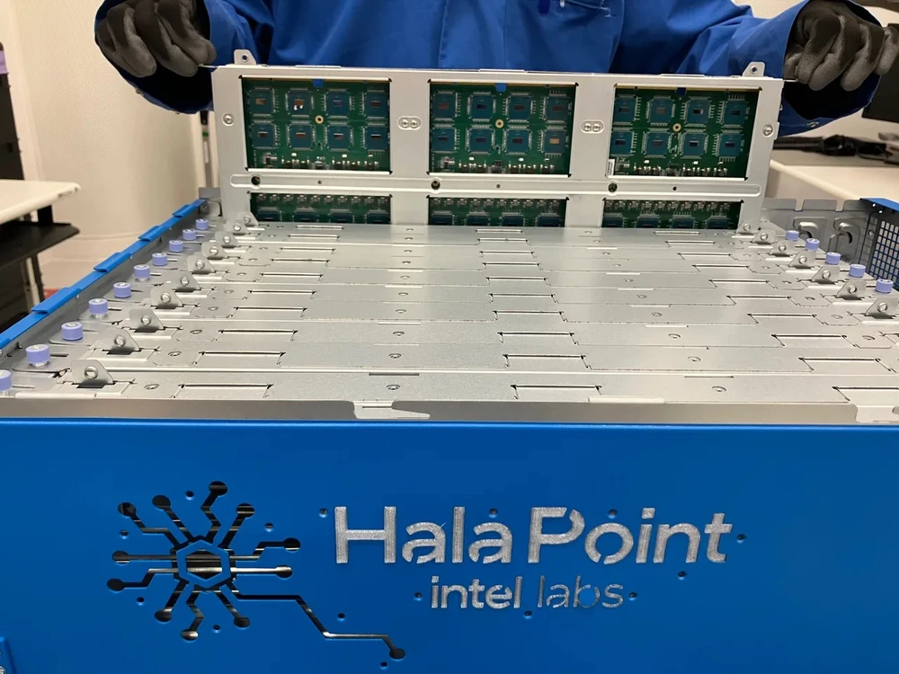Hệ thống mô phỏng thần kinh Hala Point của Intel. (Nguồn: ZDNet)