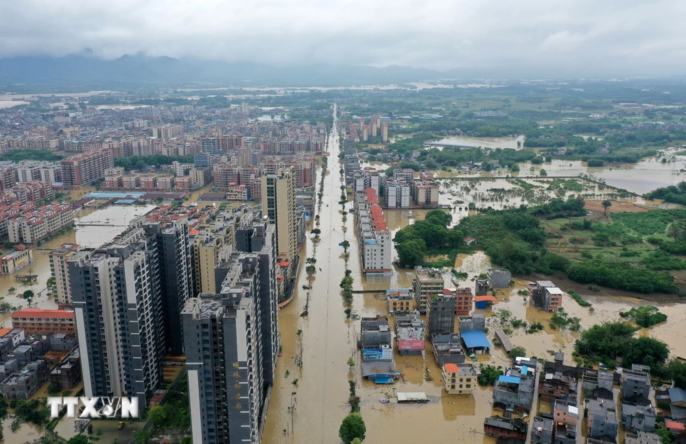 Ngập lụt tại Thanh Viễn, tỉnh Quảng Đông, Trung Quốc ngày 21/4/2024. (Ảnh: THX/TTXVN)