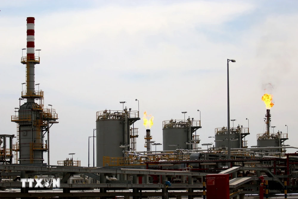 Nhà máy lọc dầu Zubair ở miền Nam Iraq. (Ảnh: AFP/TTXVN)