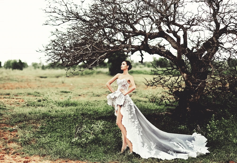 LỄ NHẬN VÁY CƯỚI CỦA CÔ DÂU PHƯƠNG GIANG Trở thành một cô dâu thời thượng,  phong cách và khoe trọn sức h... | Instagram