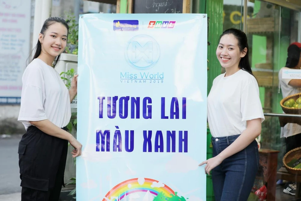 Á hậu Phương Nga và các người đẹp của Miss World Việt Nam kêu gọi cộng đồng 'sống xanh.' (Ảnh: BTC)