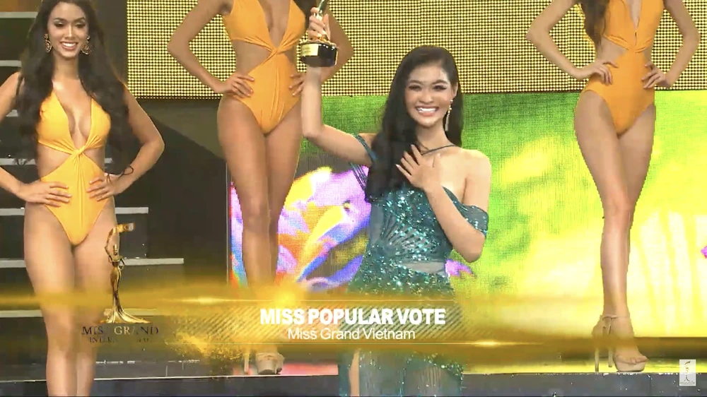 Kiều Loan nhận giải thưởng Miss Popular Vote.