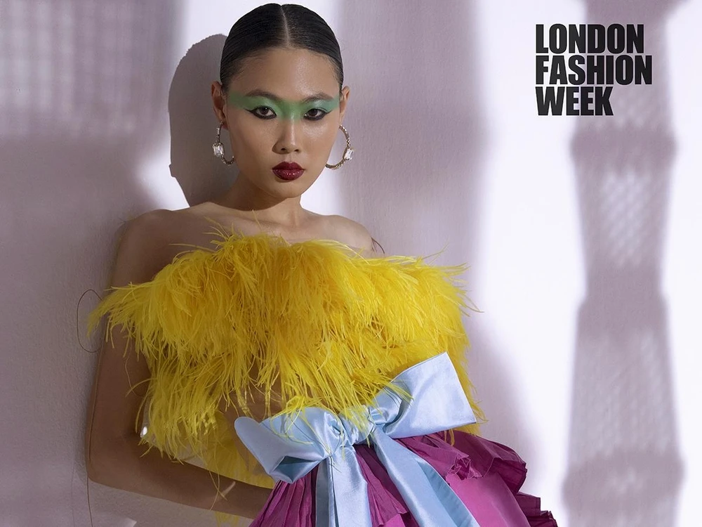 Người mẫu Mai Giang trong thiết kế của Trần Hùng sẽ ra mắt tại London Fashion Week Xuân Hè 2021. (Ảnh: Võ Thịnh)