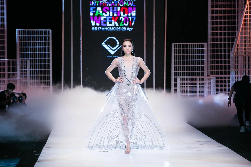 Loạt đầm Đẹp & Xấu nhất của người đẹp Việt tại cuộc thi Hoa hậu