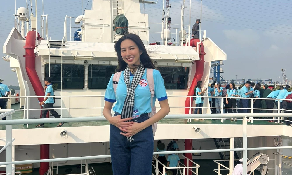 Hoa hậu Thùy Tiên trên hành trình đến quần đảo Trường Sa. (Ảnh: NVCC)