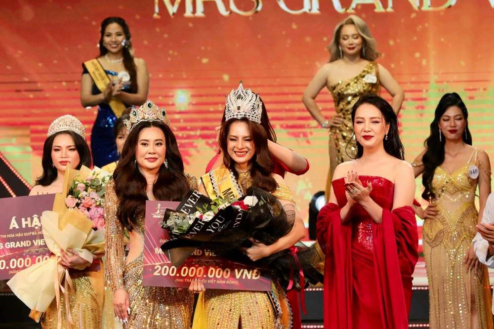 Đoàn Thị Thu Hằng (SBD 015) đến từ Hải Phòng, người từng mắc trầm cảm đã đăng quang Hoa hậu Quý bà Hòa bình Việt Nam 2023. (Ảnh: Mai Mai/Vietnam+)