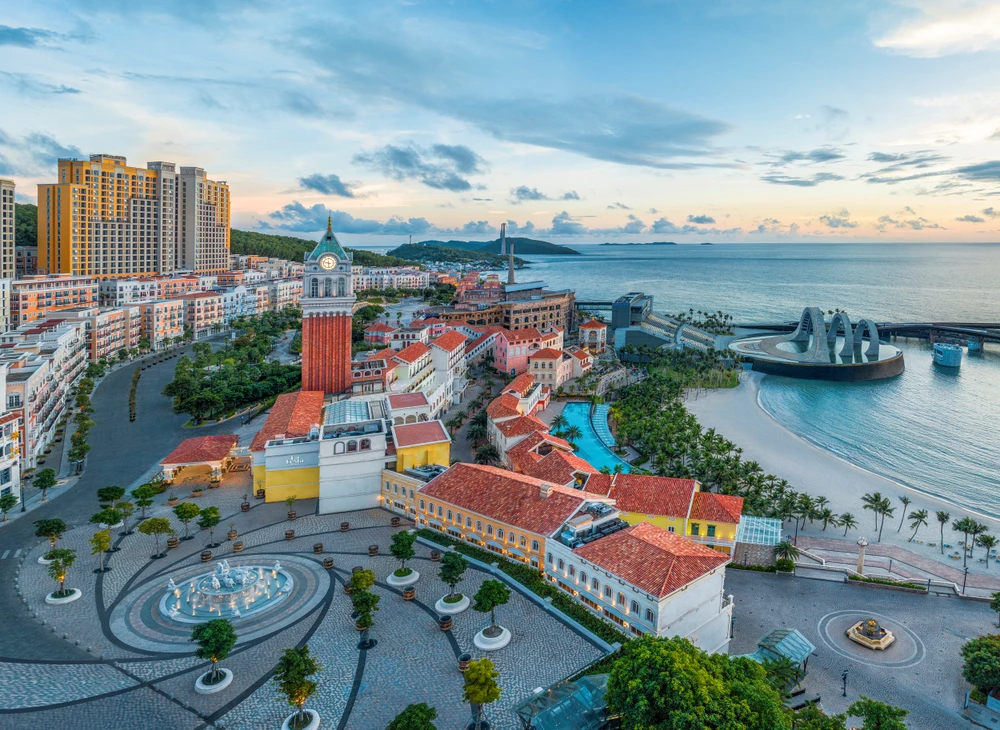 Một góc khách sạn 5 sao La Festa Phu Quoc hướng biển. (Ảnh: CTV/Vietnam+)