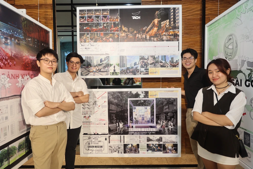Nhóm tác giả nhận Giả Ba cho tác phẩm “Saigon Museum.” (Ảnh: BTC)