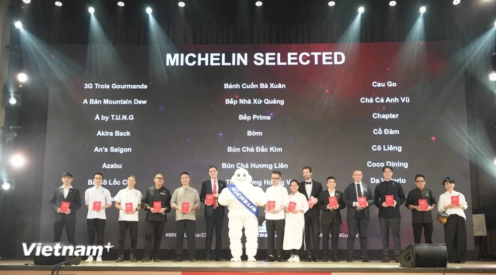 Đại diện các nhà hàng được Michelin Guide vinh danh tại Hà Nội hồi tháng 6/2023. (Ảnh: Vietnam+)